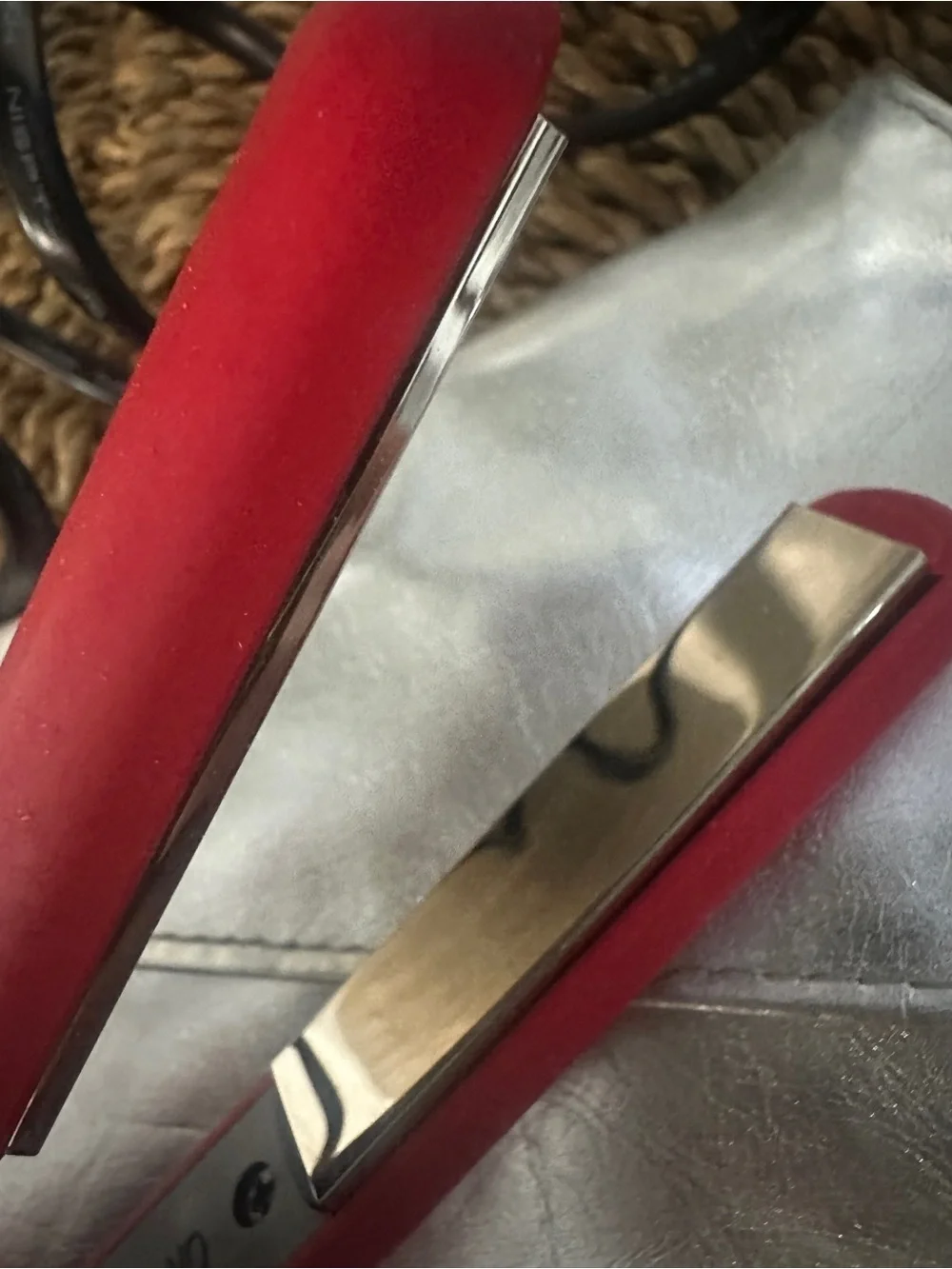 Amika Mini Hair Straightener with Carrier Pouch